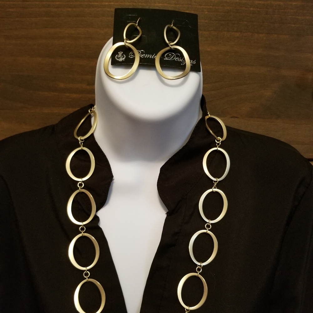 Premier Designs Gold necklace & earrings